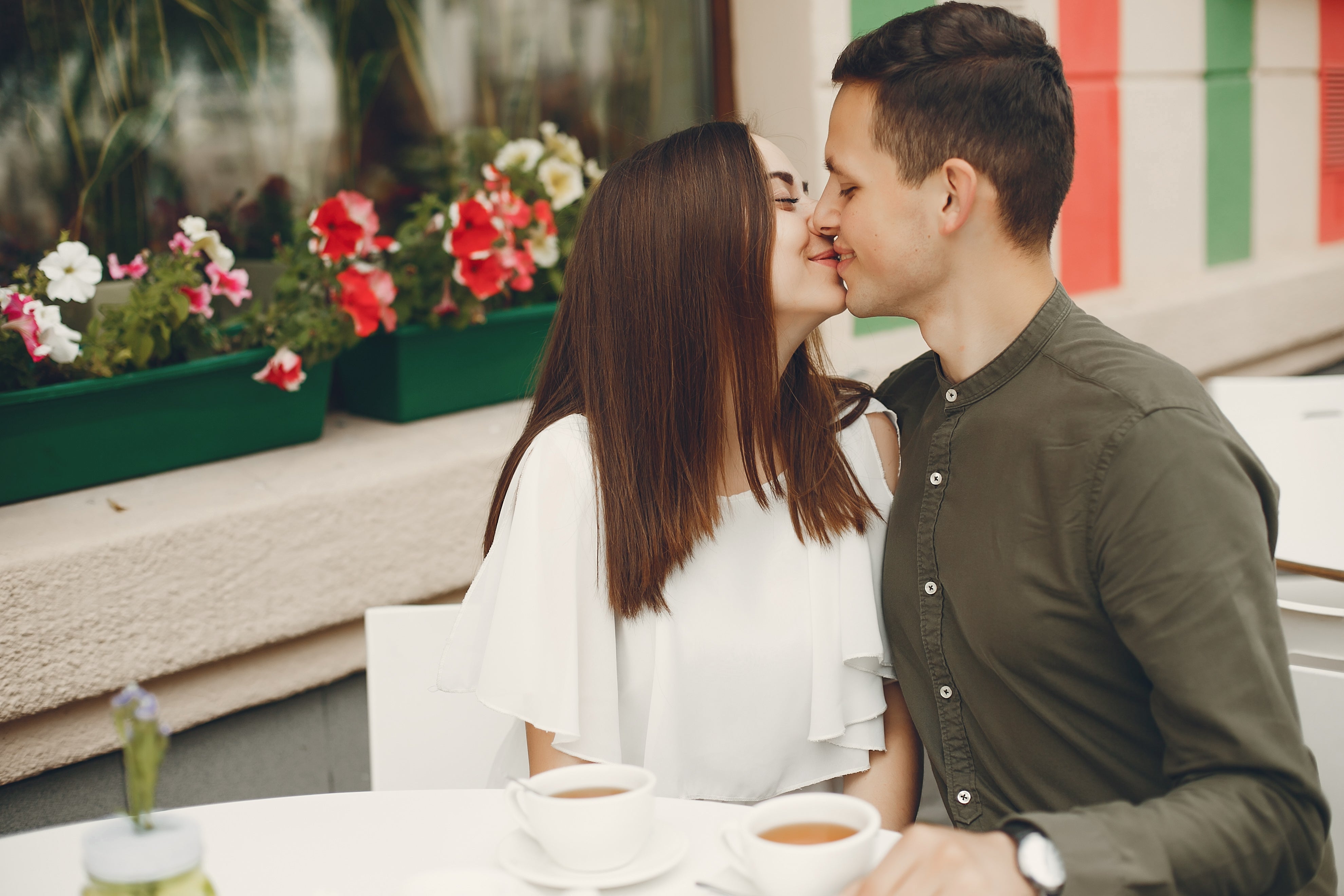 How to Do French Kiss: The Complete Beginner's Guide to More Confident and Intimate Kissing Leezu's